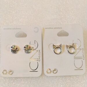 Icing earrings 2 pairs.